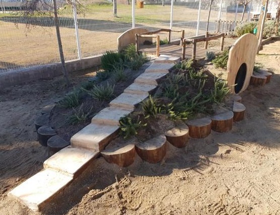 Imatge pels mitjans: Reparació i millora de les estructures de joc del pati del'EBM Els Galamons