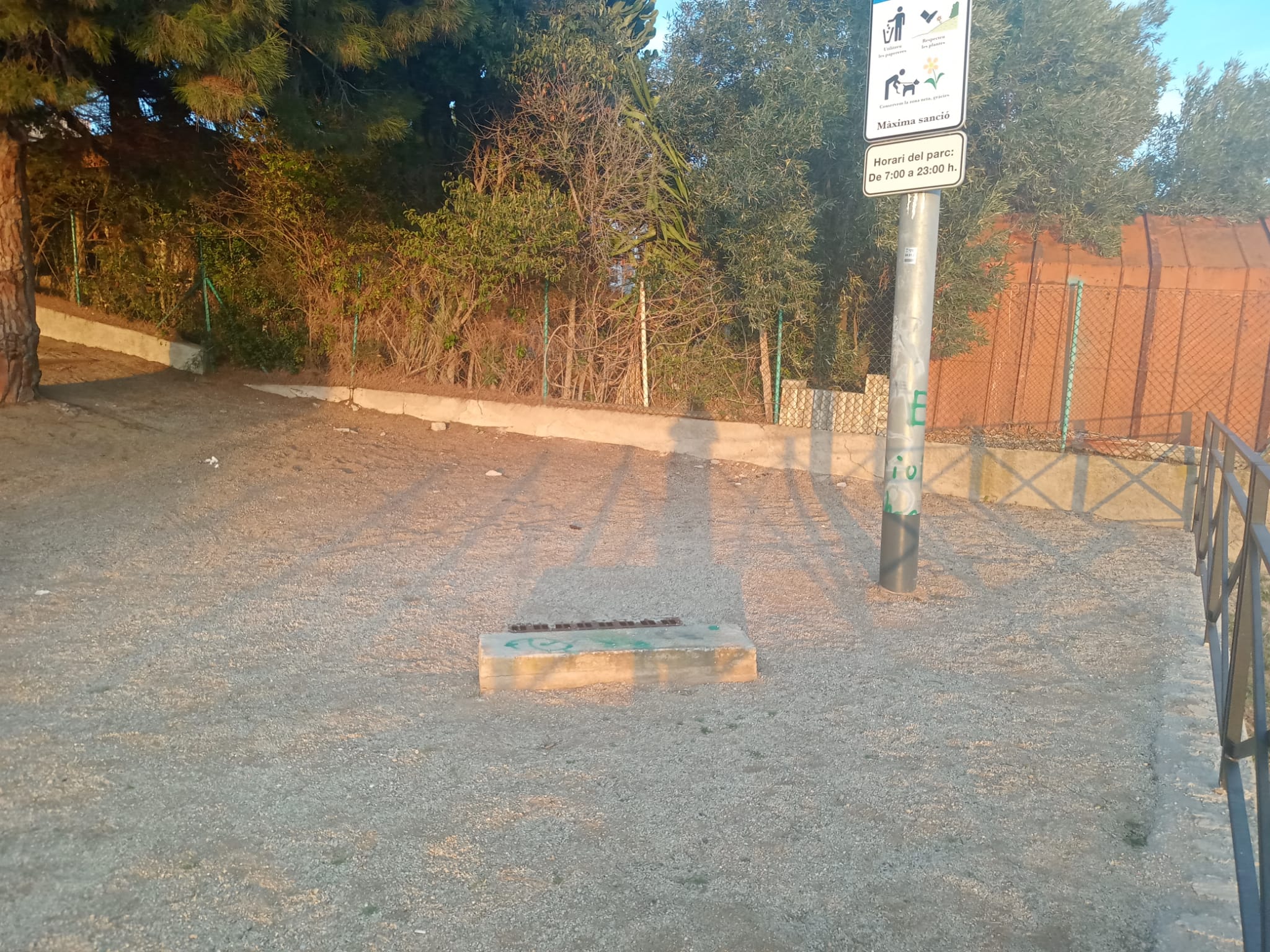 Media picture: Bancs al Parc del Mirador